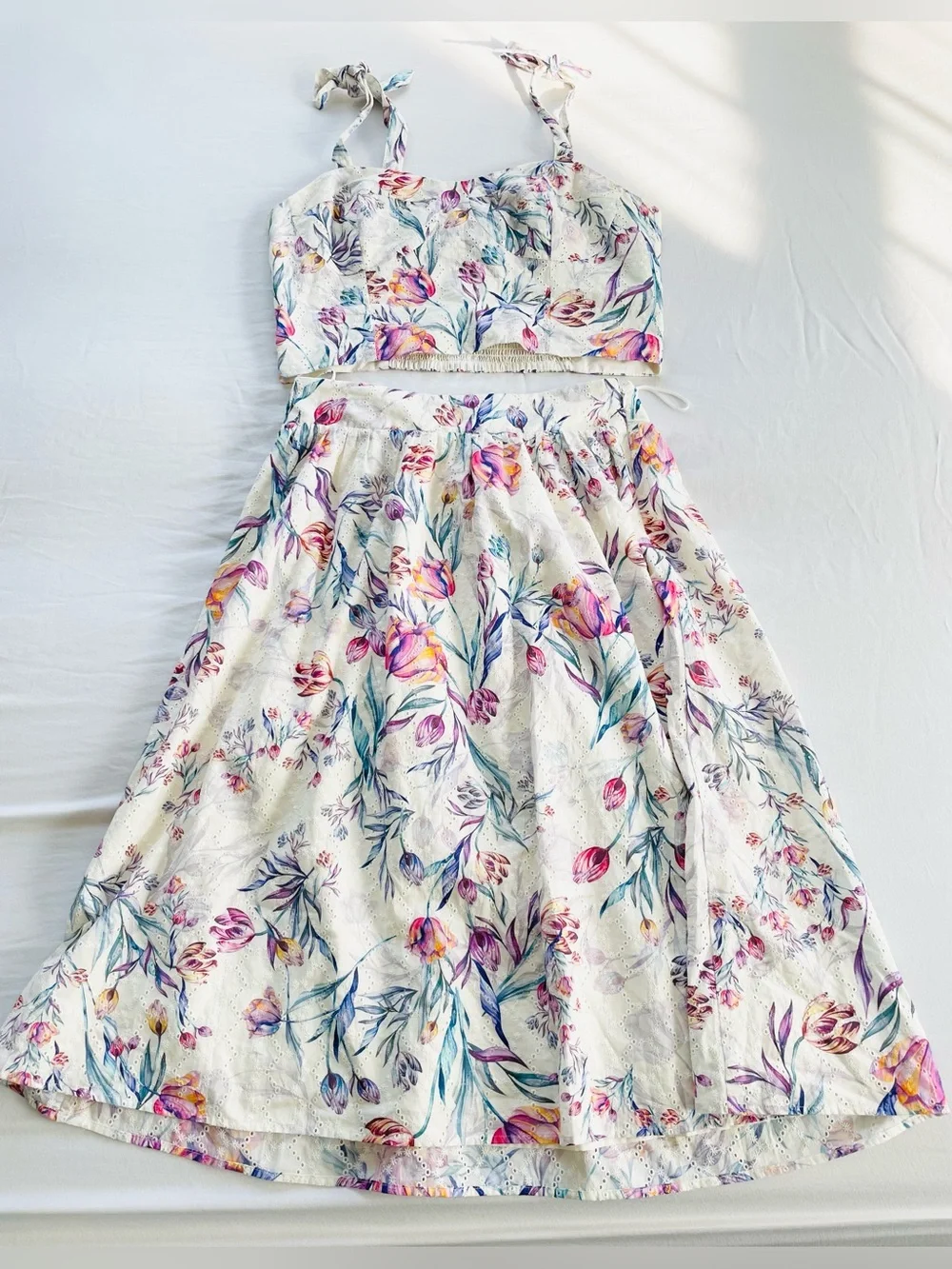 Like new Steve Madden 2 piece matching floral skirt + crop top set. Sz M/L.